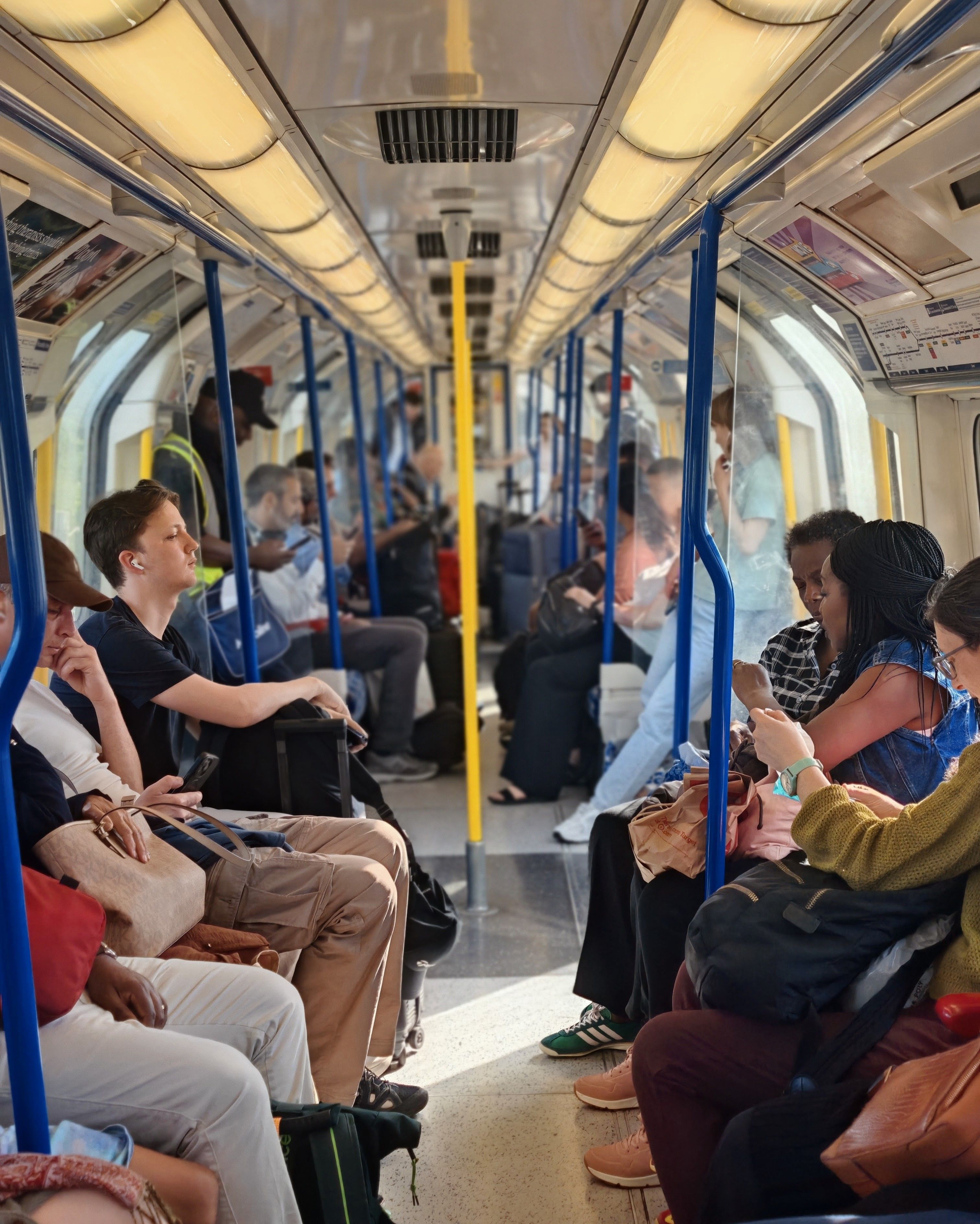 picture of a train in UK at peak time